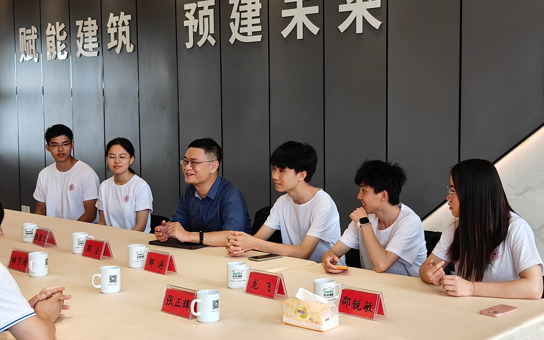 上海交通大学师生团队莅临尊龙人生就是博Z6参观互换 上海交通大学师生团队莅临尊龙人生就是博Z6参观互换